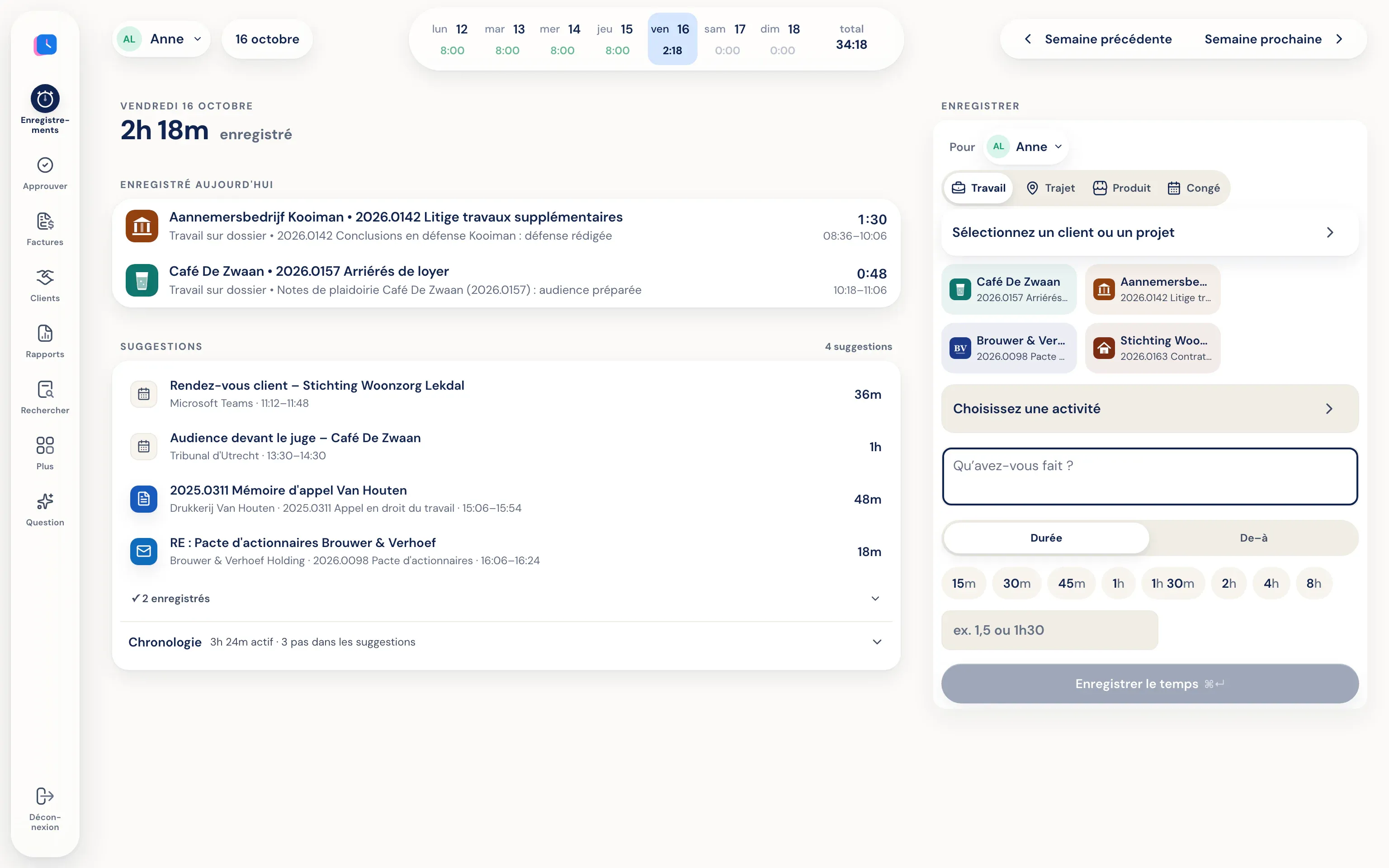 Des suggestions issues des dossiers Word, d'Outlook et de l'audience à l'agenda, saisies par unités de six minutes